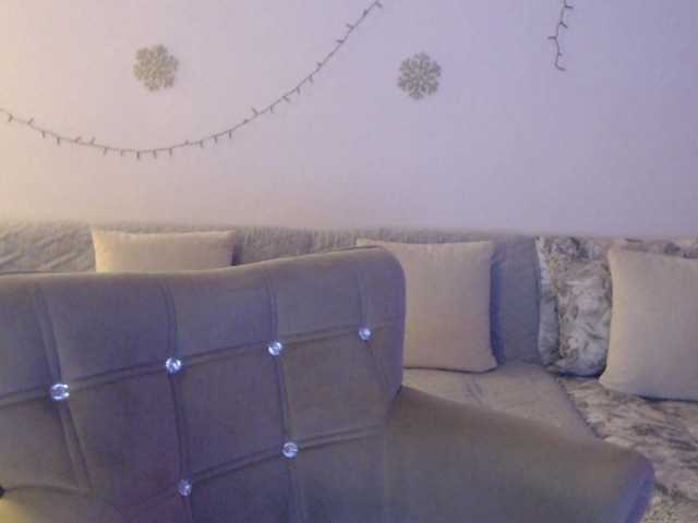 goodSnowQueen live cam profile