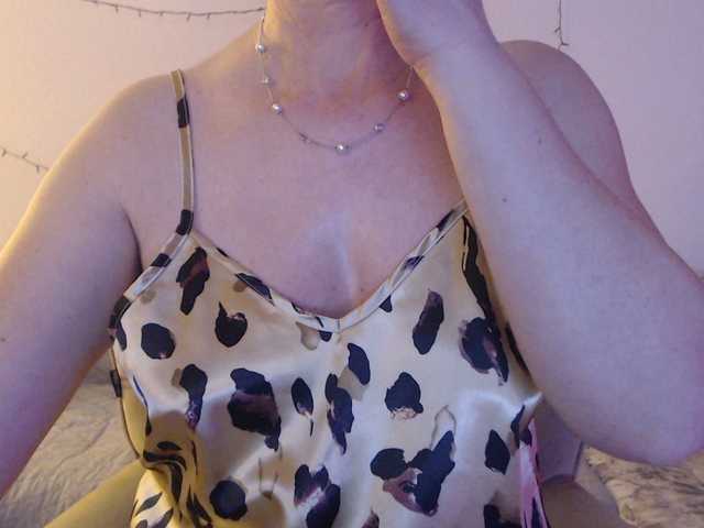 goodSnowQueen's BongaCams show and profile