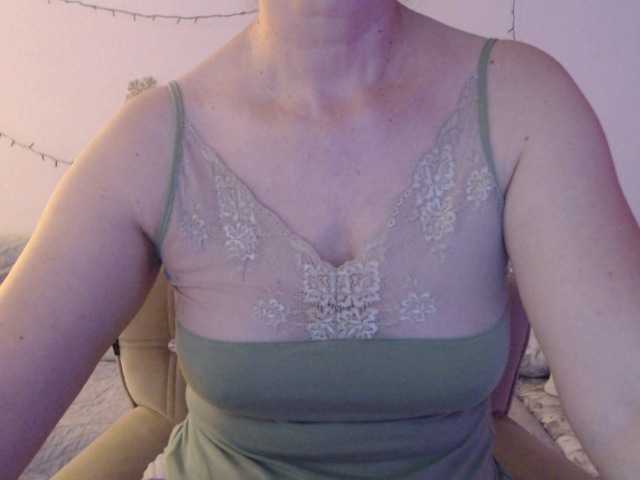 goodSnowQueen's BongaCams show and profile