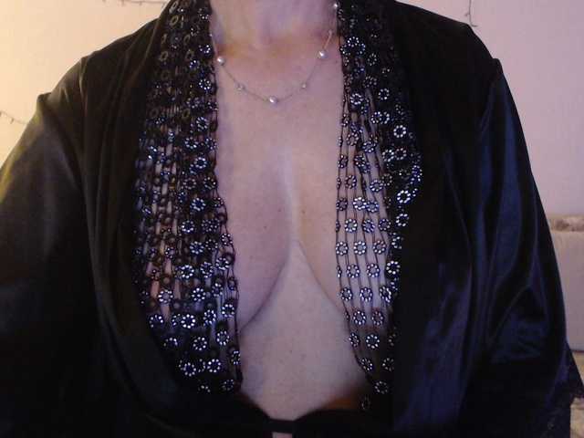 goodSnowQueen's BongaCams show and profile