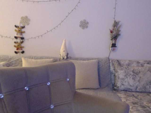 goodSnowQueen's BongaCams show and profile