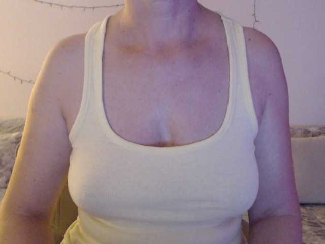 goodSnowQueen's BongaCams show and profile