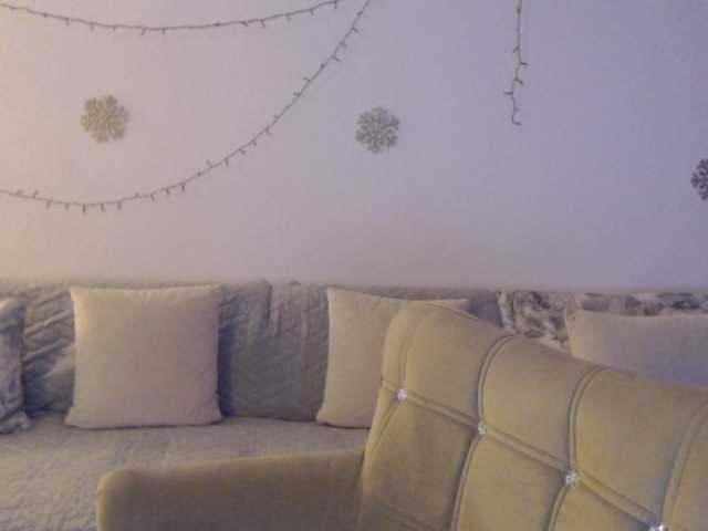 goodSnowQueen live cam profile