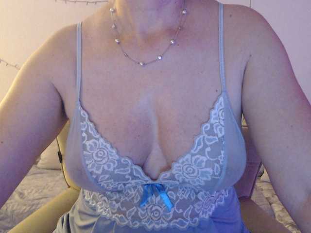 goodSnowQueen's BongaCams show and profile