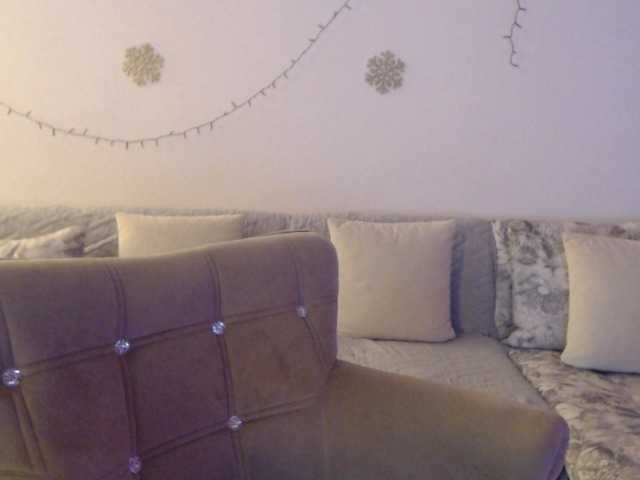 goodSnowQueen's BongaCams show and profile