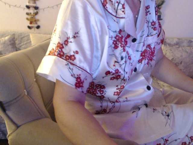 goodSnowQueen from BongaCams is Freechat