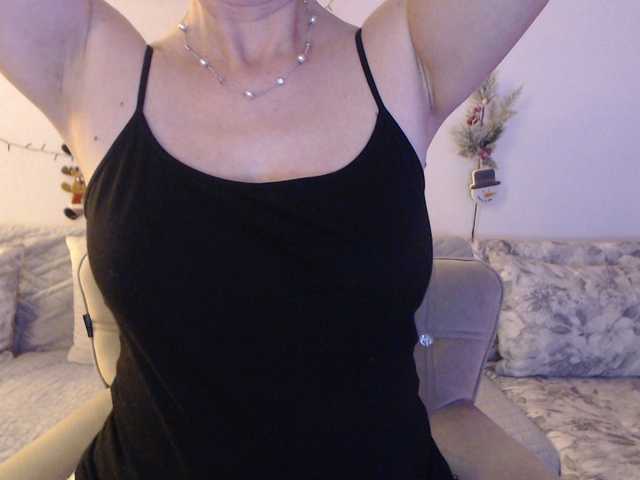goodSnowQueen's BongaCams show and profile