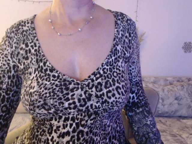 goodSnowQueen's BongaCams show and profile