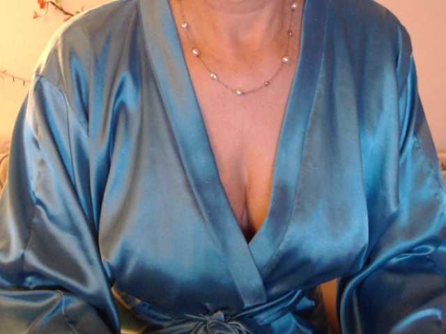 goodSnowQueen from BongaCams is Freechat