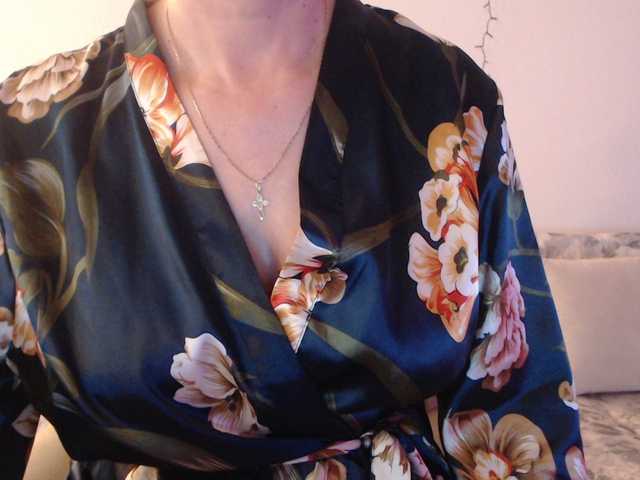 goodSnowQueen's BongaCams show and profile