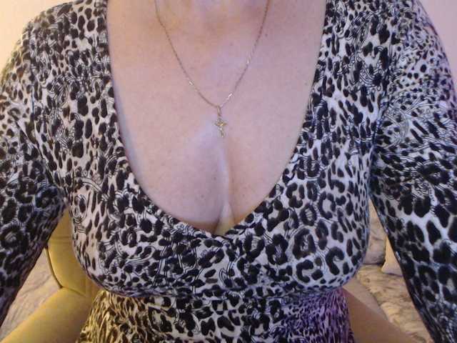 goodSnowQueen's BongaCams show and profile