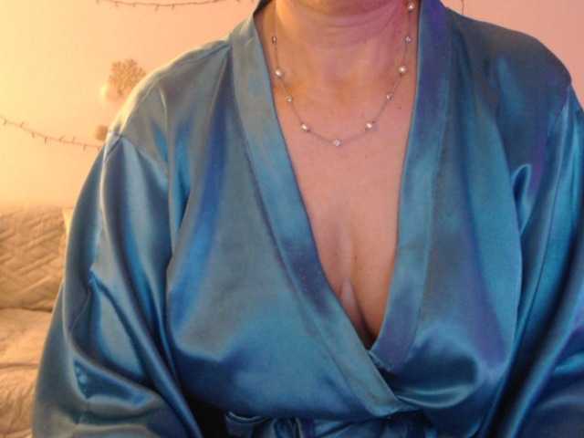 goodSnowQueen's BongaCams show and profile