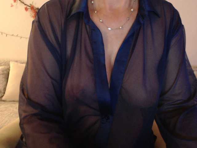 goodSnowQueen from BongaCams is Freechat
