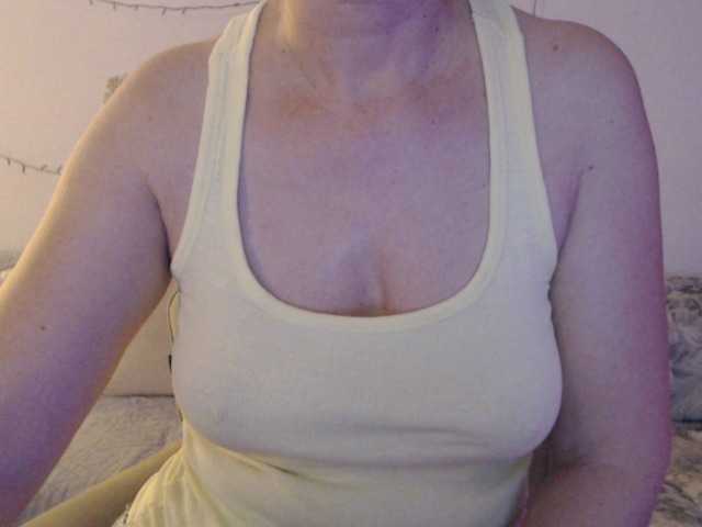 goodSnowQueen's BongaCams show and profile