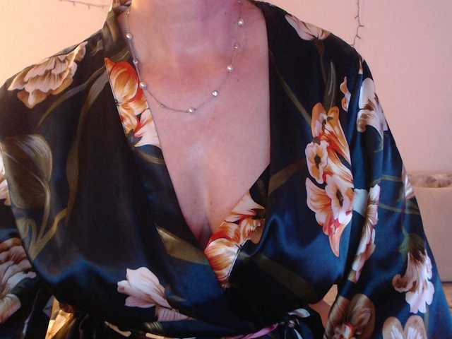 goodSnowQueen's BongaCams show and profile