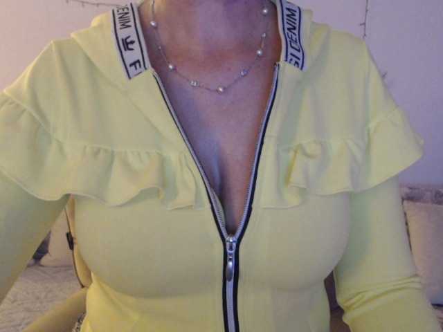 goodSnowQueen's BongaCams show and profile