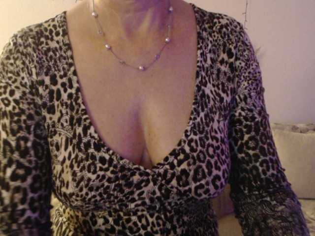 goodSnowQueen's BongaCams show and profile