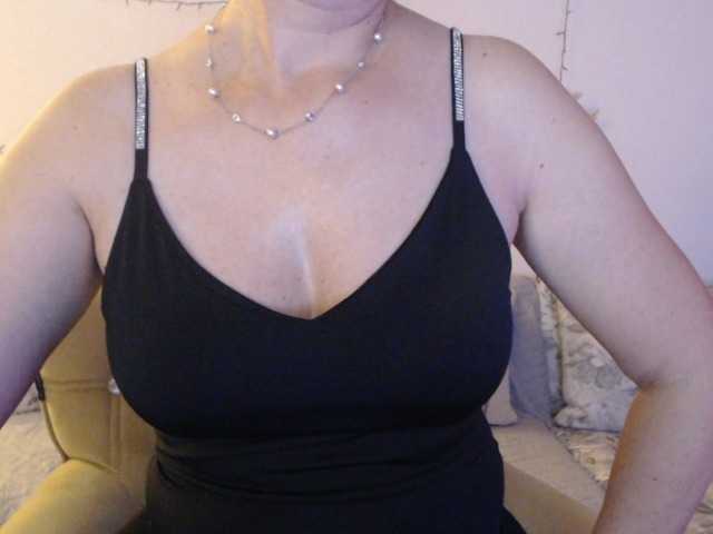 goodSnowQueen's BongaCams show and profile