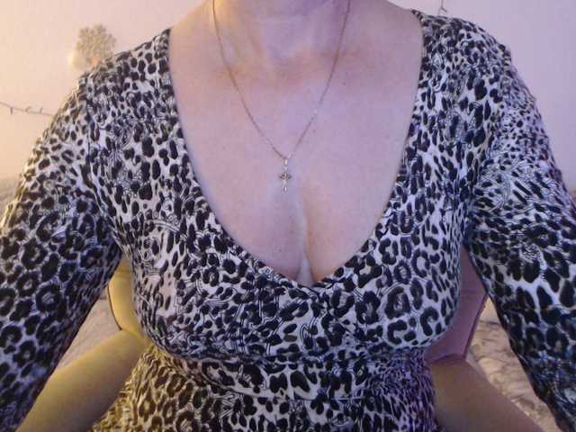 goodSnowQueen's BongaCams show and profile