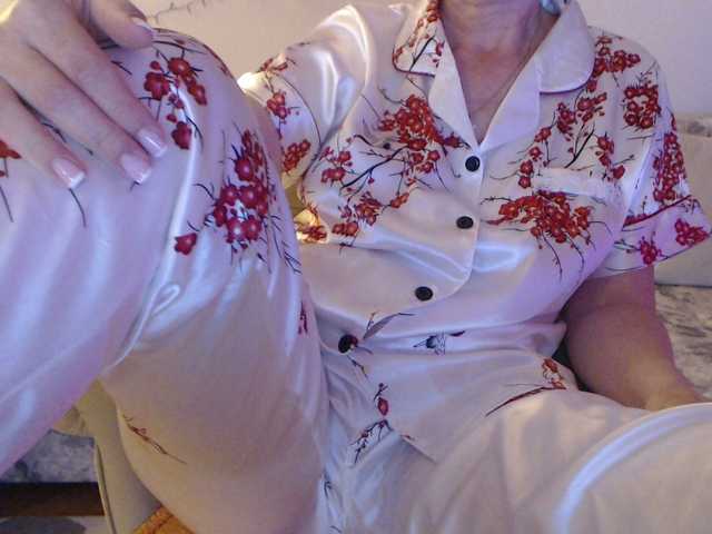 goodSnowQueen's BongaCams show and profile