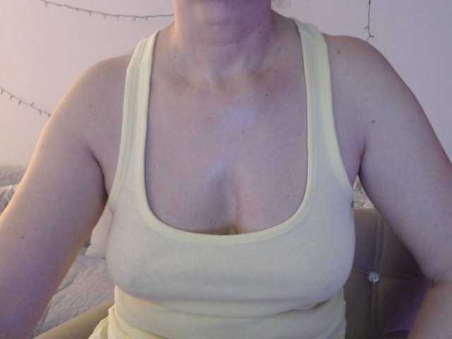 goodSnowQueen's BongaCams show and profile