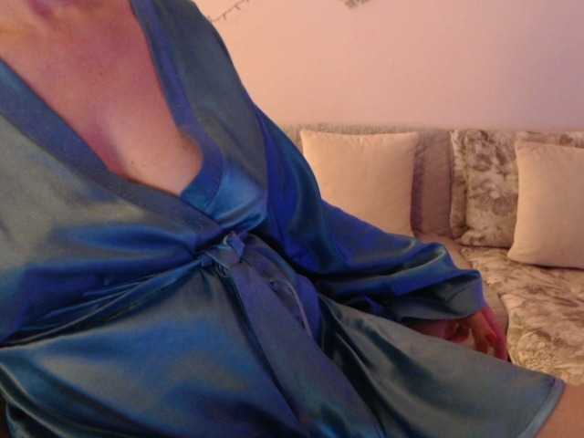 goodSnowQueen's BongaCams show and profile