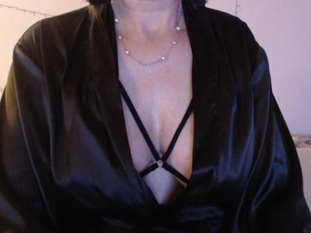 goodSnowQueen's BongaCams show and profile