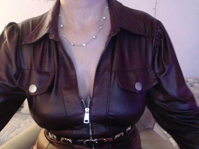 goodSnowQueen's BongaCams show and profile