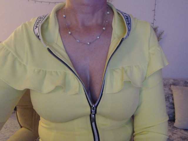 goodSnowQueen's BongaCams show and profile