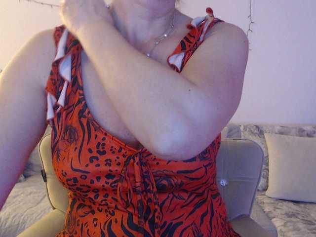 goodSnowQueen's BongaCams show and profile