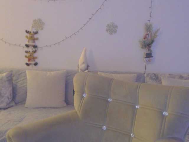 goodSnowQueen's BongaCams show and profile