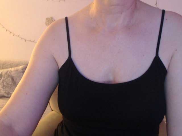 goodSnowQueen's BongaCams show and profile