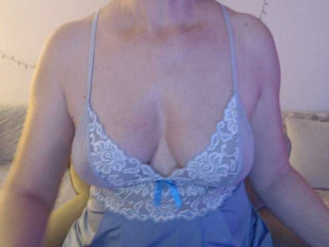 goodSnowQueen's BongaCams show and profile