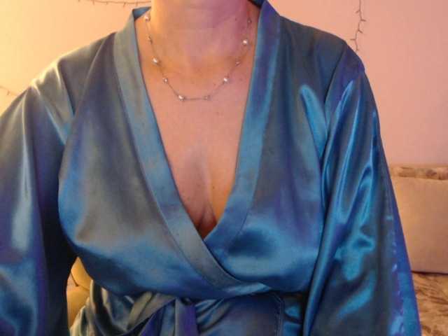 goodSnowQueen's BongaCams show and profile