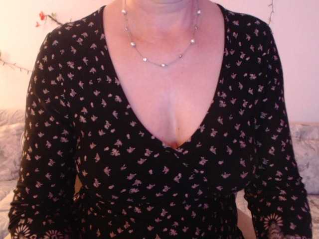 goodSnowQueen from BongaCams is Freechat