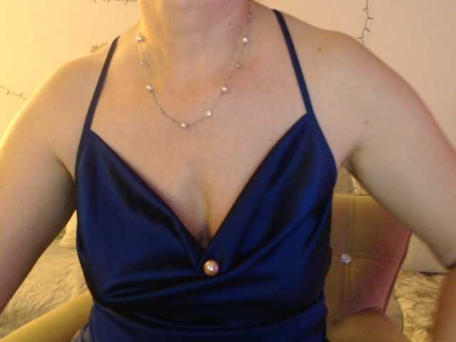 goodSnowQueen's BongaCams show and profile