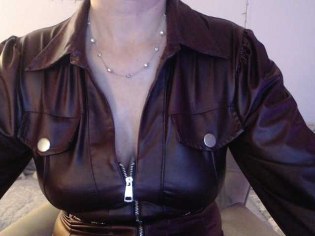 goodSnowQueen's BongaCams show and profile