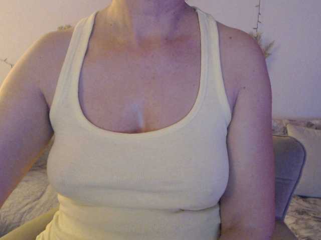 goodSnowQueen's BongaCams show and profile