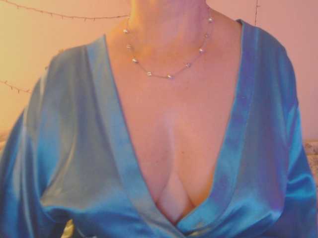 goodSnowQueen's BongaCams show and profile