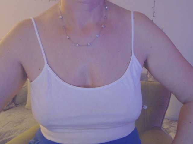 goodSnowQueen from BongaCams is Freechat