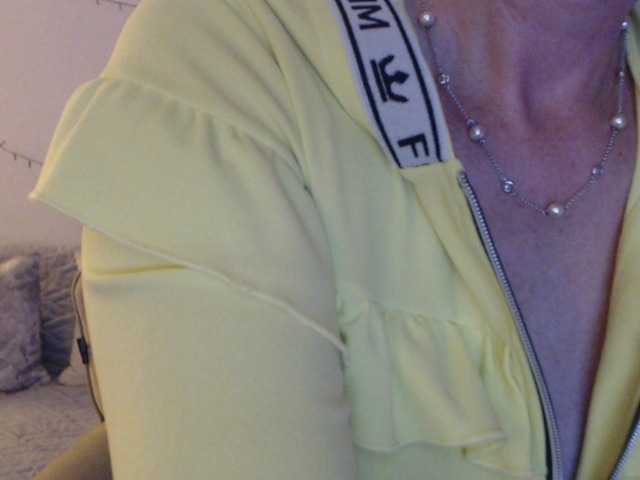 goodSnowQueen's BongaCams show and profile