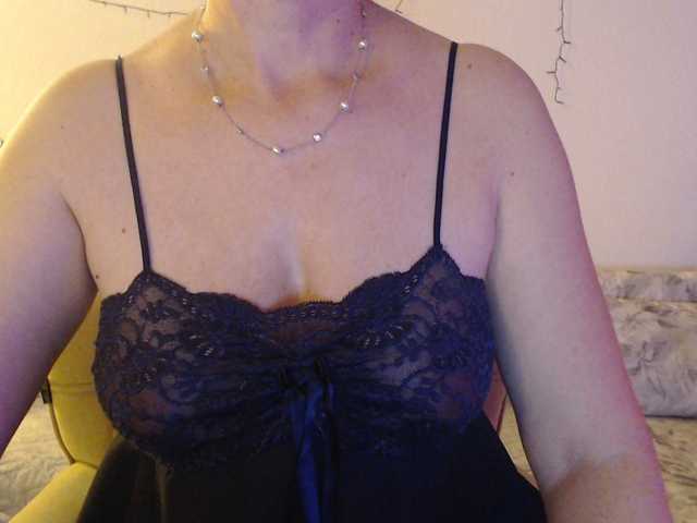 le modèle goodSnowQueen est en webcam porno dans un show sur le site bongacams, il possède les tags suivants: White/Caucasian,Brunette,Shaved