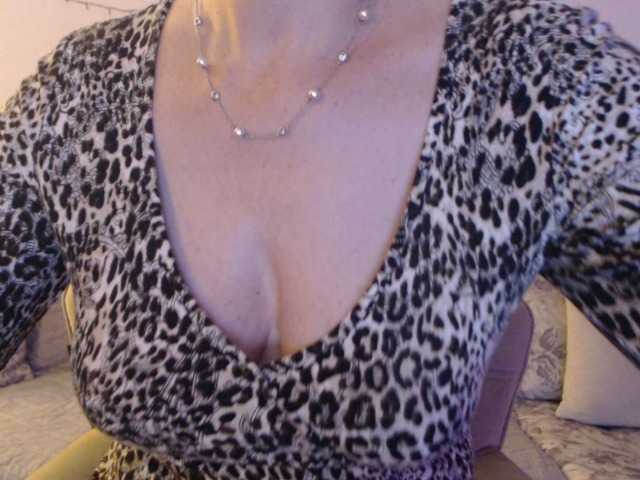 goodSnowQueen's BongaCams show and profile