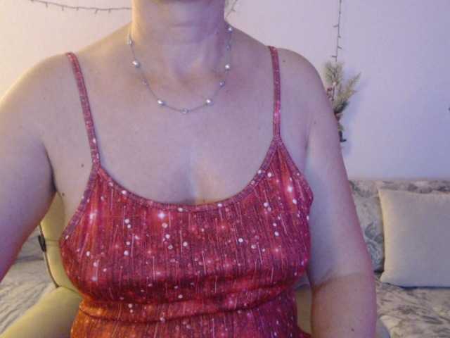 goodSnowQueen's BongaCams show and profile