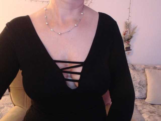 goodSnowQueen's BongaCams show and profile