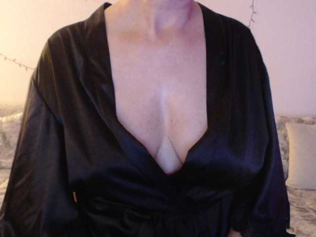 goodSnowQueen's BongaCams show and profile