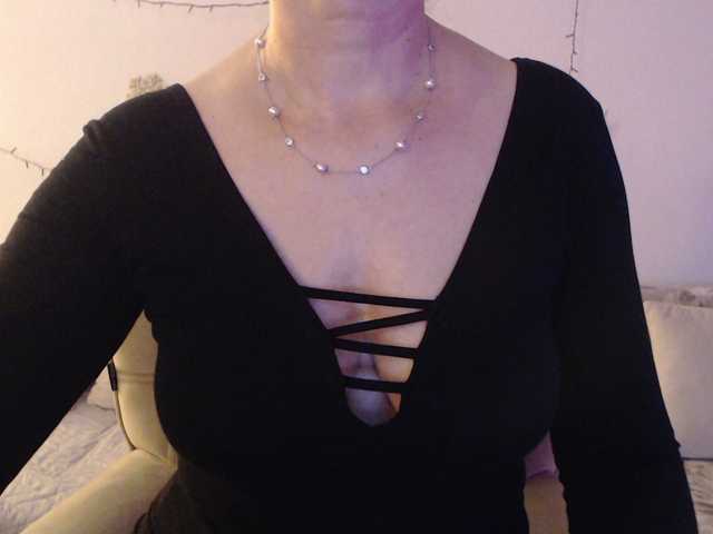 goodSnowQueen's BongaCams show and profile