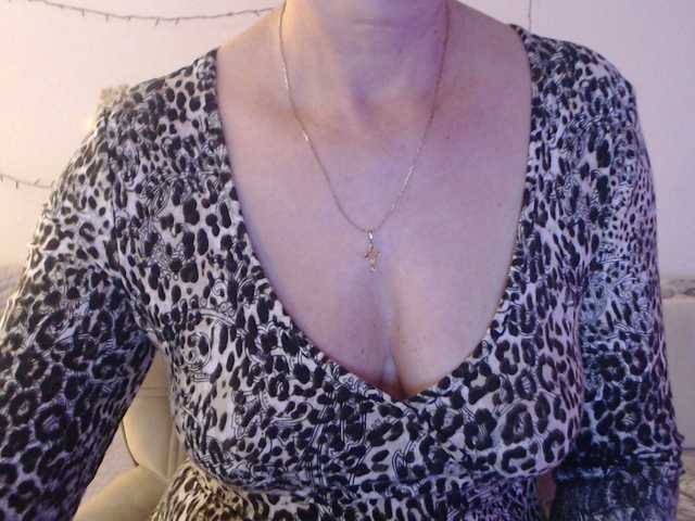 goodSnowQueen's BongaCams show and profile