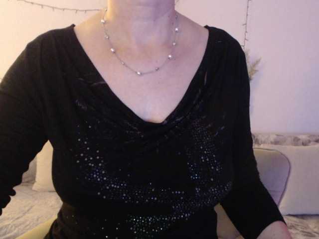 goodSnowQueen's BongaCams show and profile