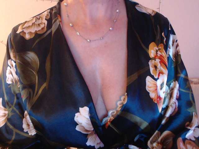 goodSnowQueen's BongaCams show and profile